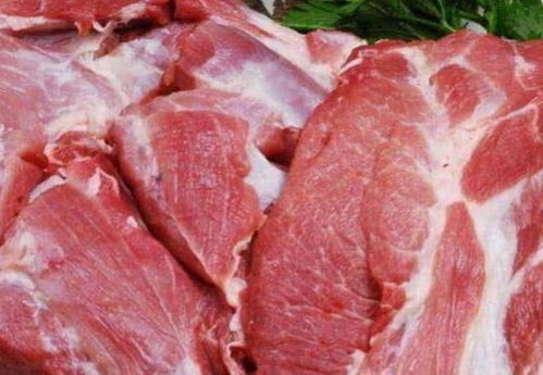 肉贩子经常拿布在 猪肉 上擦一擦 屠夫无意说漏嘴,另有猫腻
